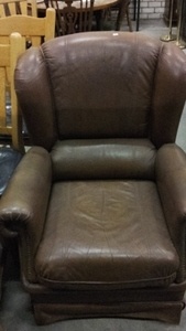 bruine fauteuil